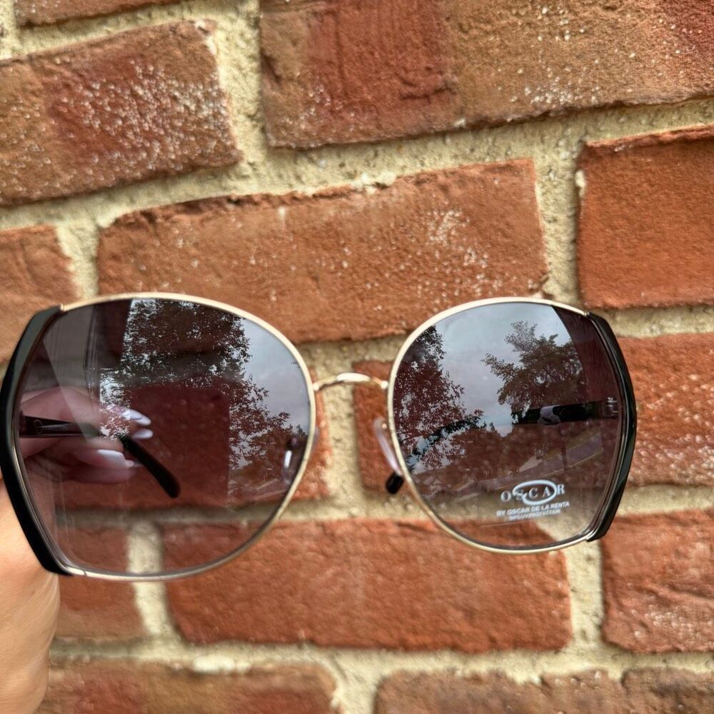O By Oscar De La Renta Women's Black & Gold Frame Sunglasses OS NEW
